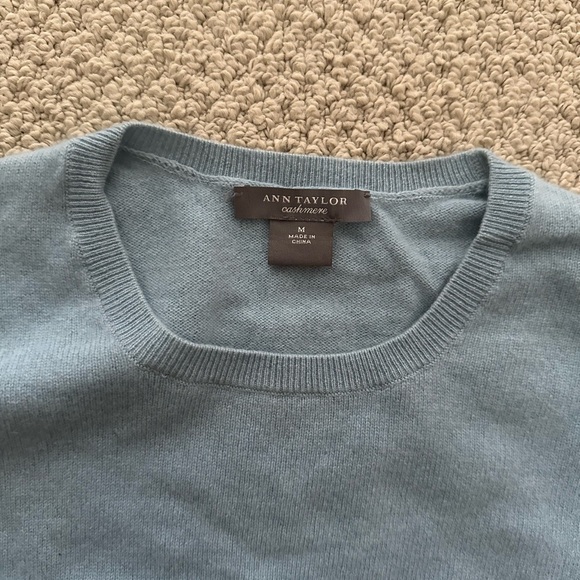 Ann Taylor - Blue Cashmere Crewneck Sweater, size M - Picture 3 of 4